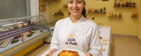 Gustala Tutta | Lasagne o Anellini al Forno teglia media, Bottiglia di Coca e 1kg di Pasta Fresca